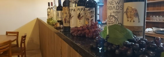 balcao-e-vinhos.jpg